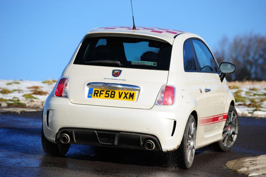 Abarth 500 esseesse 2009 года  (UK) (фото 14 из 29)